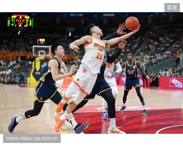 CBA球员夜训被拍成励志素材刷屏，体育精神再次点燃热情